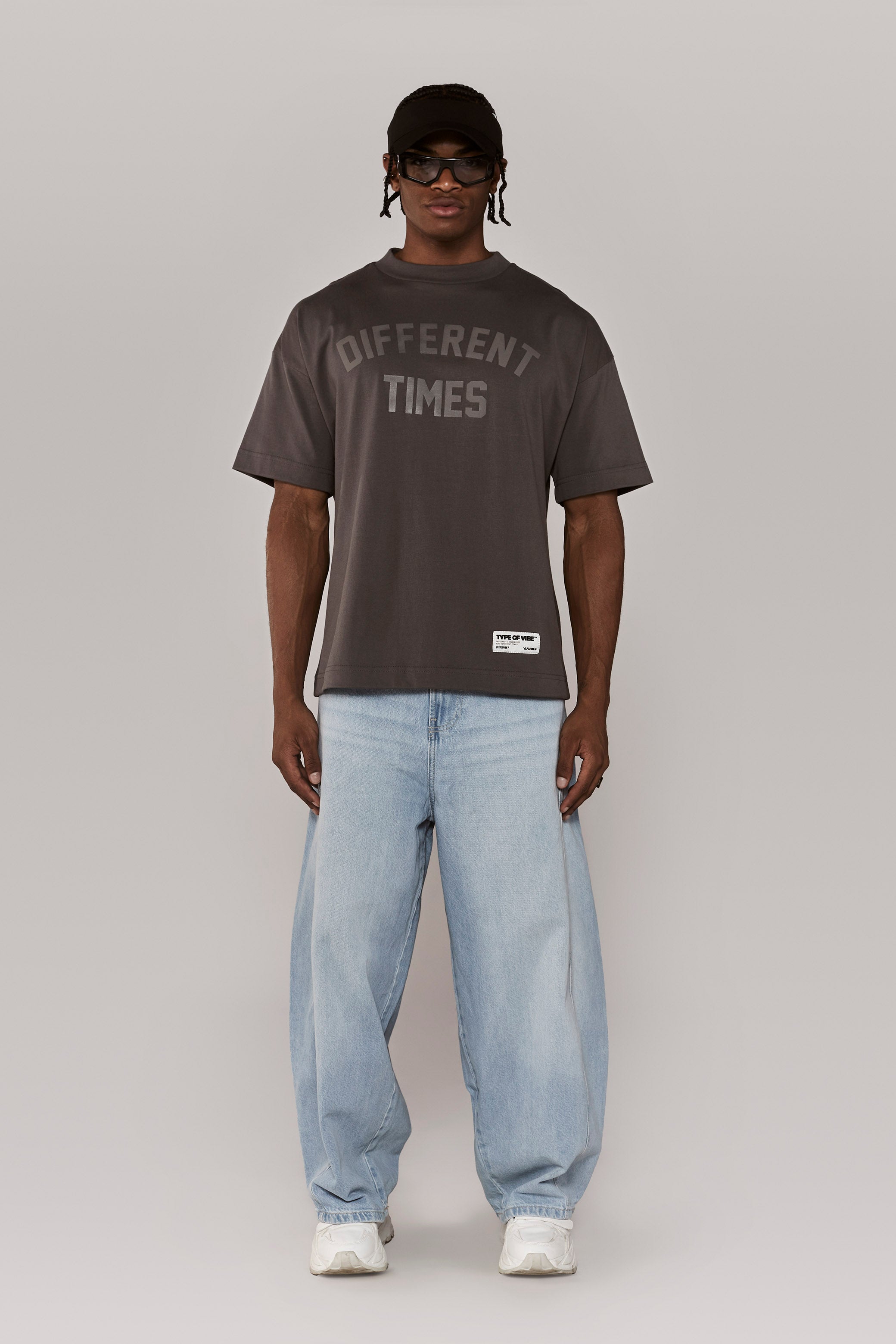 DIFFERENT TIMES T-SHIRT / GRAY