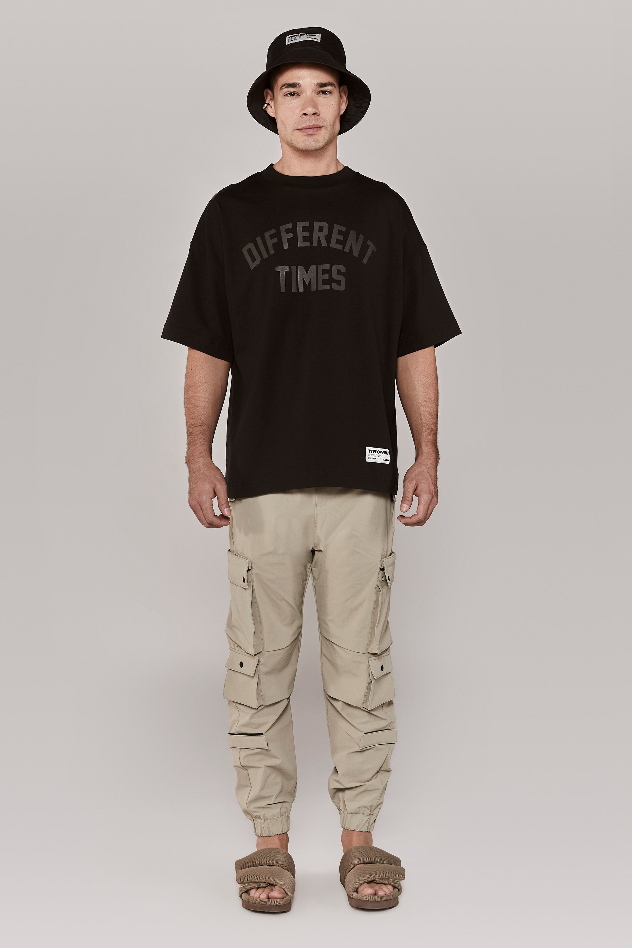 DIFFERENT TIMES T-SHIRT / BLACK