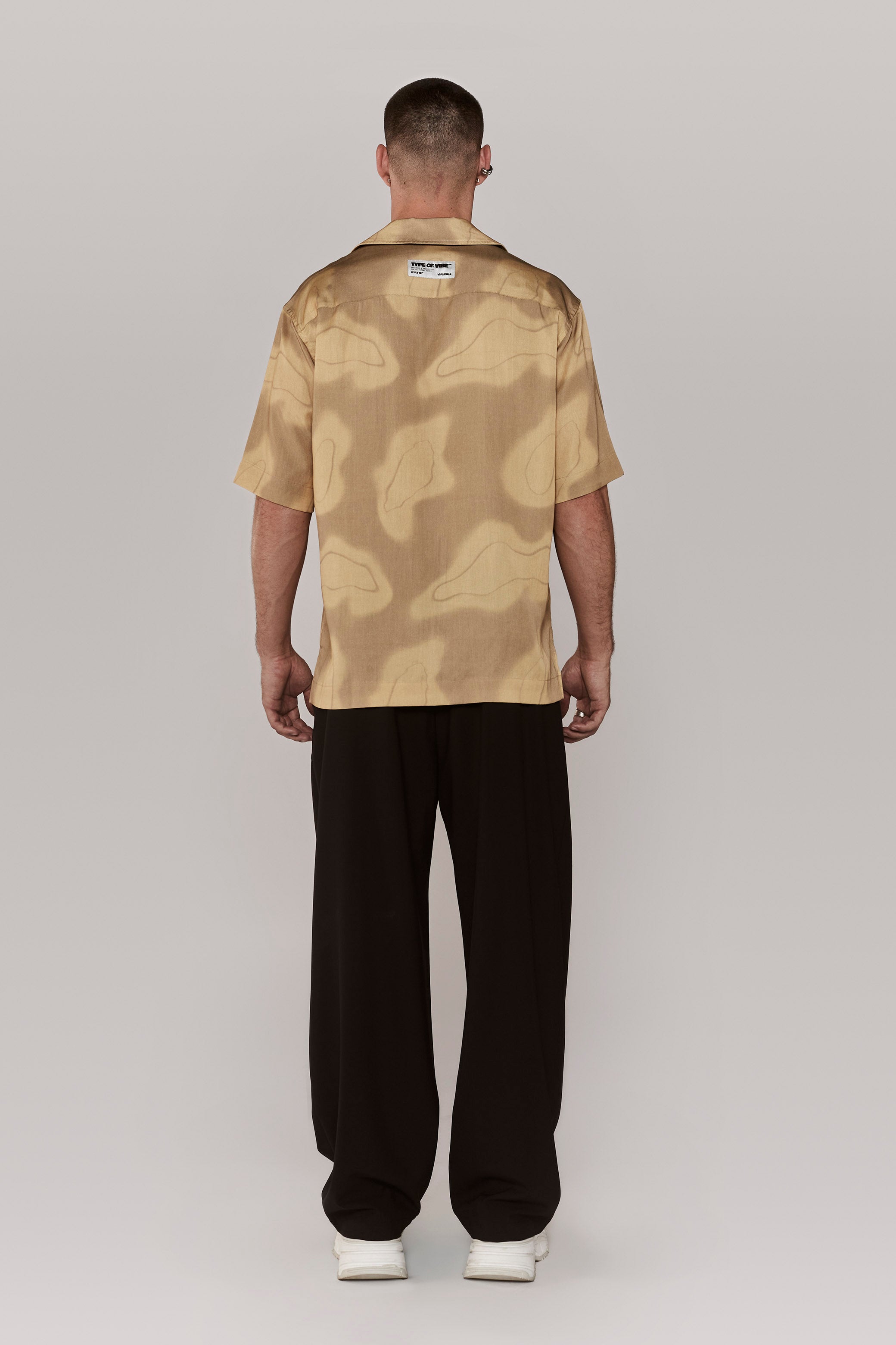 RELAXED FIT SHIRT / CAMO CAMEL